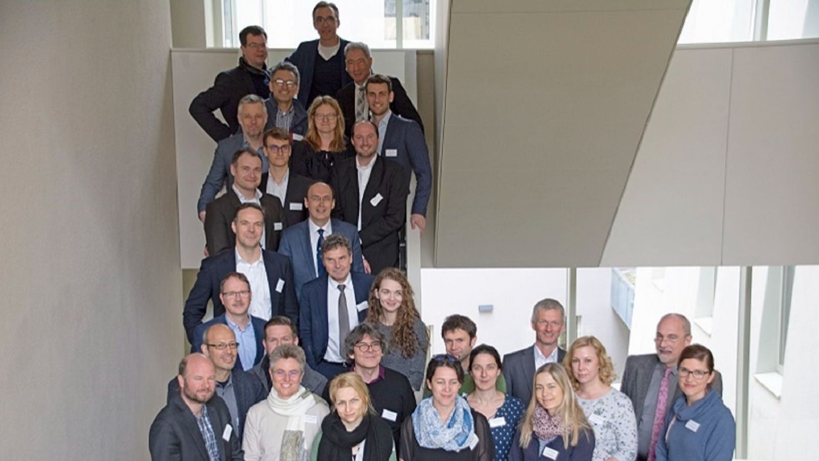 Gruppenbild im Treppenaufgang